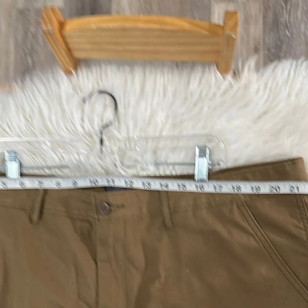 Levis Men's Brown Cargo Shorts Size 42